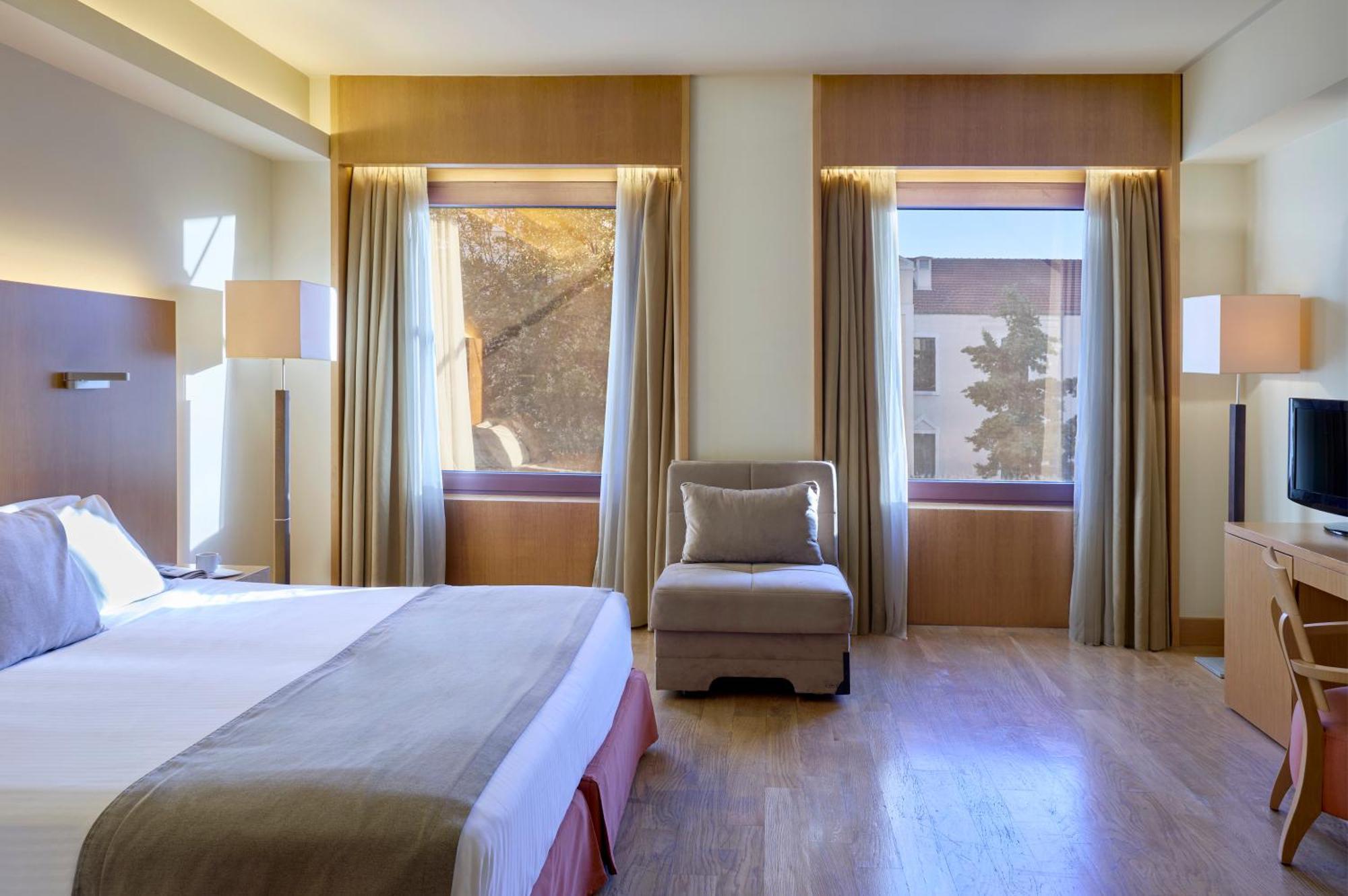 Lazart Hotel, Trademark Collection By Wyndham 酒店 5*